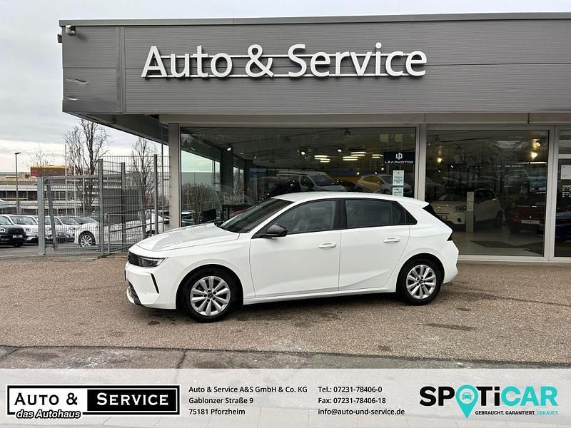 Weiß Gebraucht 2023 Opel Astra Edition Limousine | 16.770 € (Guter Preis) - Bild 1/3