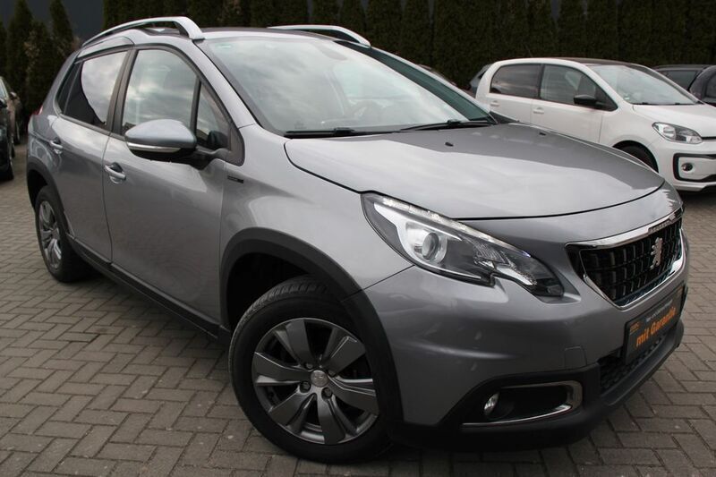 Grau Gebraucht 2019 Peugeot 2008 Signature Sky SUV | 15.690 € (Fairer Preis) - Bild 1/4