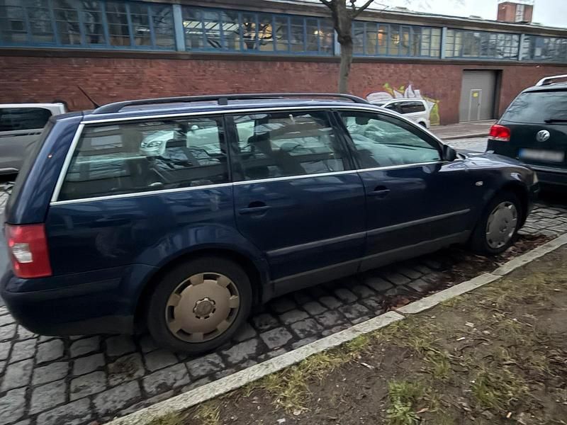 Gebraucht VW Passat 131 PS (96 kW) 2003 Blau Kombi