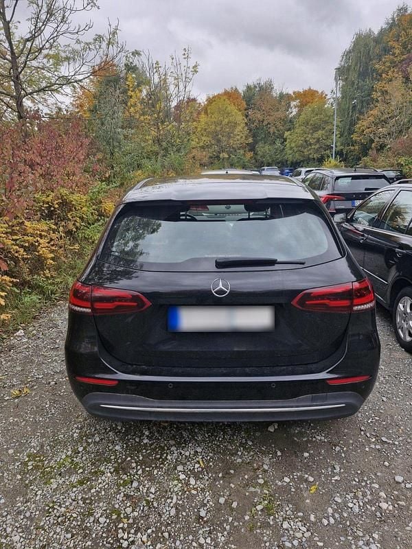 Gebraucht Mercedes 180 116 PS (85 kW) 2019 Schwarz Limousine