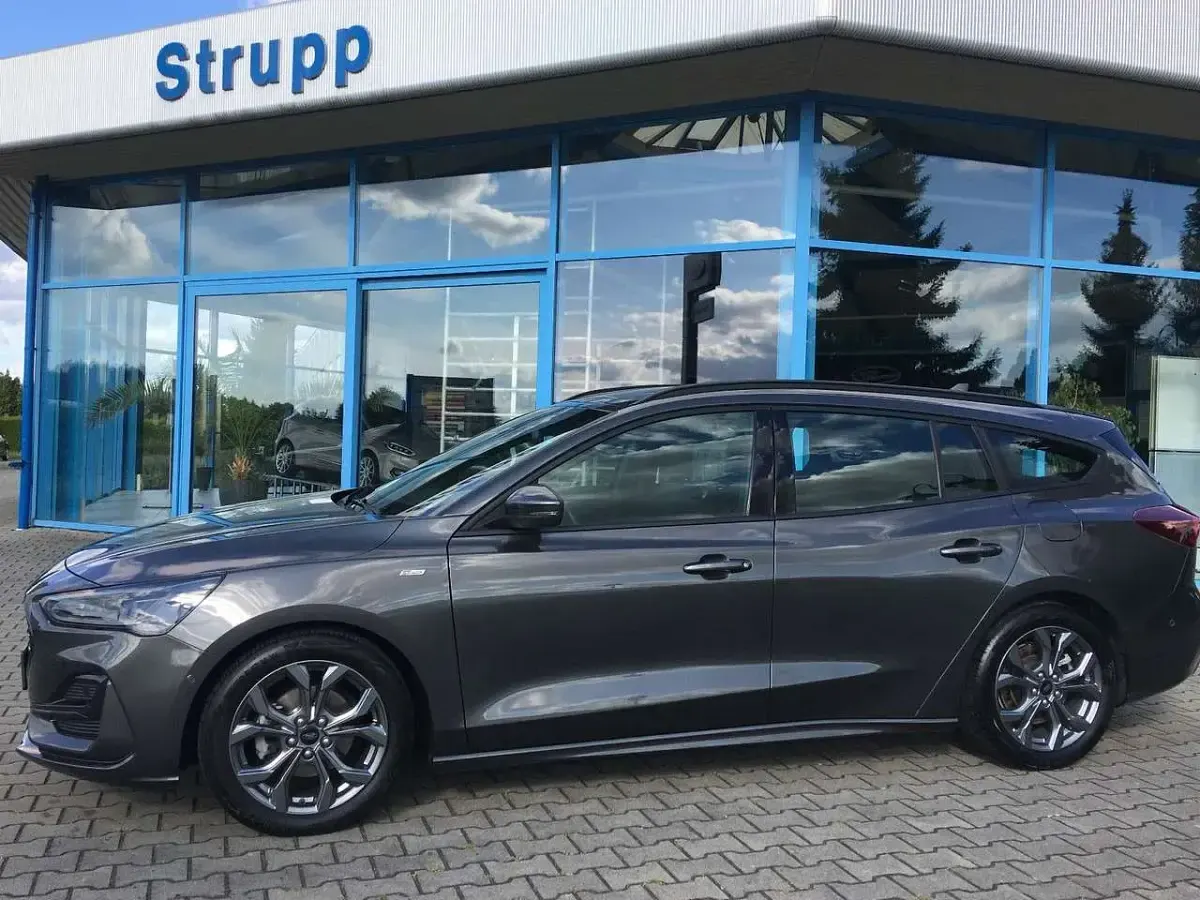 Gebraucht Ford Focus ST-Line 116 PS (85 kW) 2023 Magnetic grau Kombi
