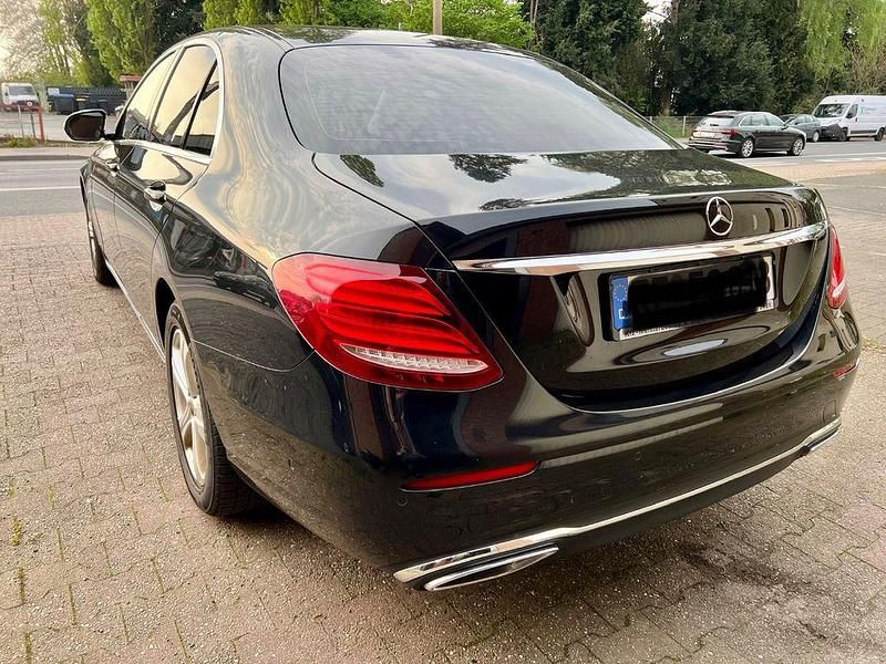 Usata Mercedes E220 194 CV (142 kW) 2016 Nero Berlina
