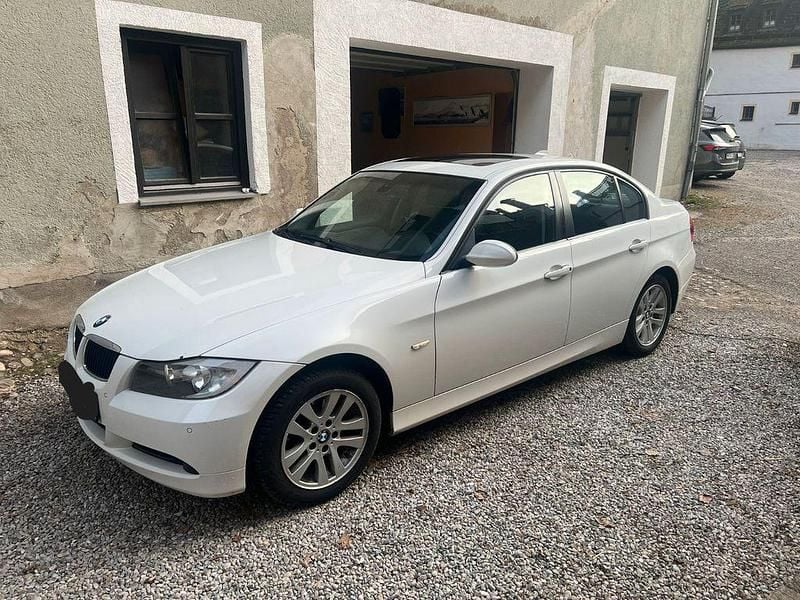 Gebraucht BMW 320 163 PS (119 kW) 2008 Weiß Limousine