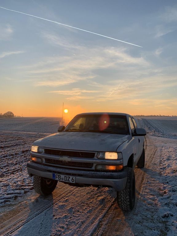 Grau Gebraucht 2002 Chevrolet Silverado SUV | 7.900 € - Bild 1/4