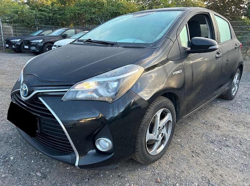 Schwarz Gebraucht 2015 Toyota Yaris Hybrid Comfort Limousine | 10.700 € (Fairer Preis) - Bild 1/2