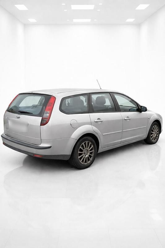 Usata Ford Focus 101 CV (74 kW) 2007 Grigio Station wagon