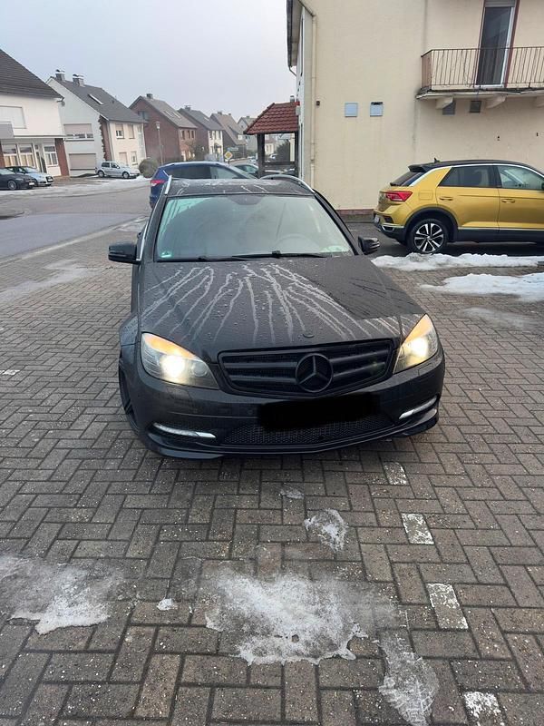 Gebraucht Mercedes C220 222 PS (163 kW) 2009 Schwarz Kombi