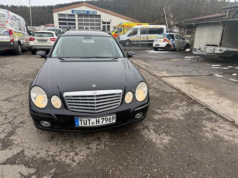 Gebraucht Mercedes E220 170 PS (125 kW) 2007 Schwarz Kombi