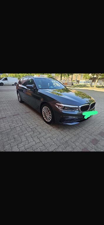 Grau Gebraucht 2020 BMW 530 Sport Line Kombi | 22.700 € (Superpreis) - Bild 1/4