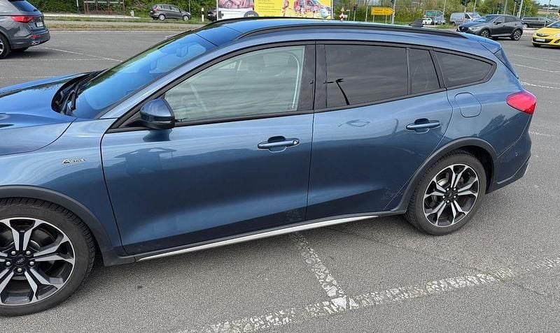 Second-hand Ford Focus Active 150 CP (110 kW) 2019 Albastru Berlinǎ