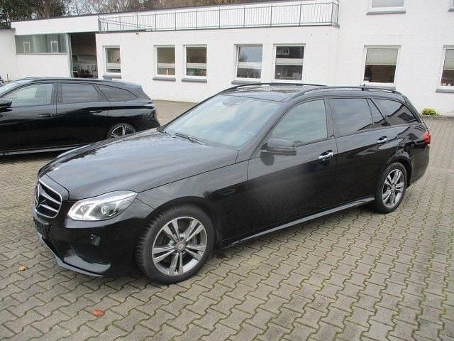 Gebraucht Mercedes E350 AMG 258 PS (189 kW) 2015 Schwarz Limousine