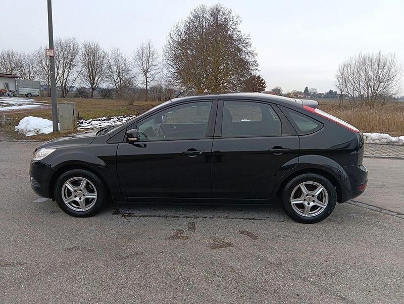 Gebraucht Ford Focus 101 PS (74 kW) 2010 Schwarz Limousine
