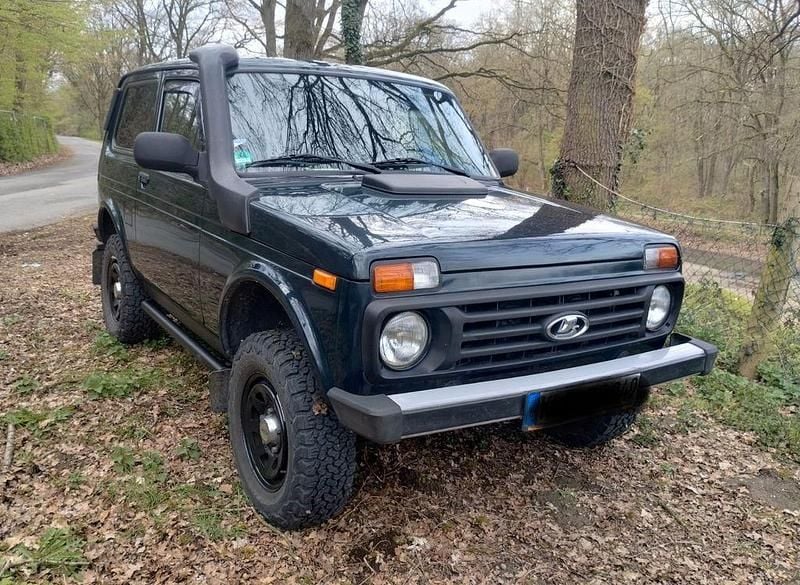 Gebraucht Lada niva 83 PS (61 kW) 2017 Grün SUV
