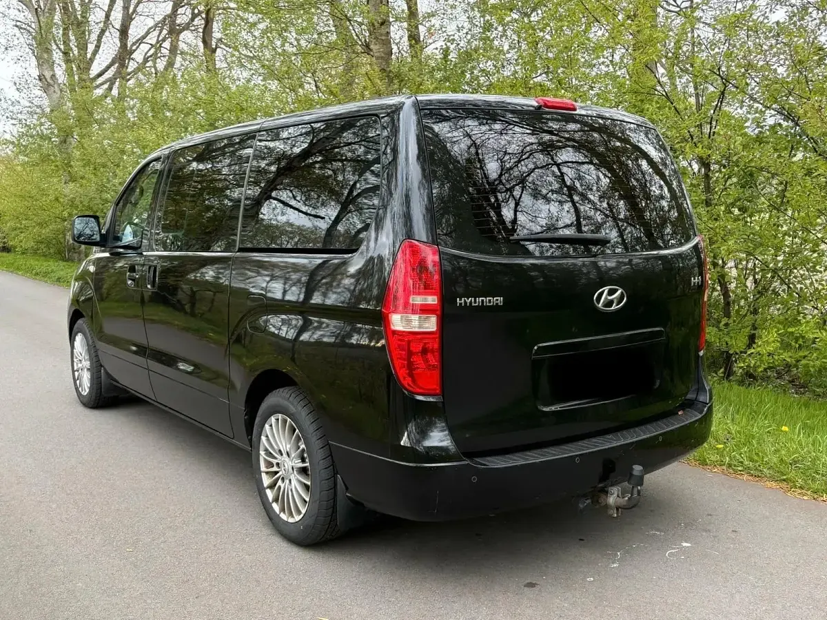 Gebraucht Hyundai H-1 170 PS (125 kW) 2011 Schwarz Van / Kleinbus