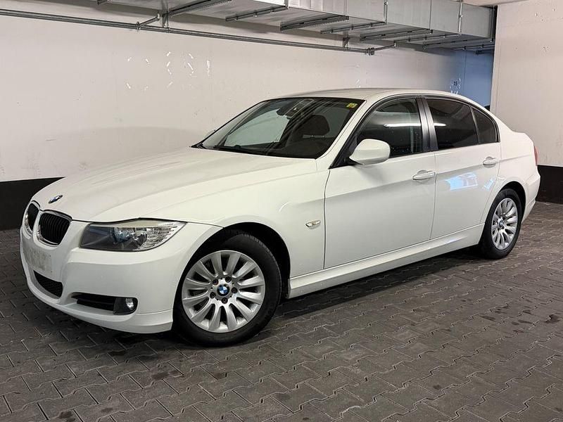 Gebraucht BMW 318 143 PS (105 kW) 2009 Weiß Limousine