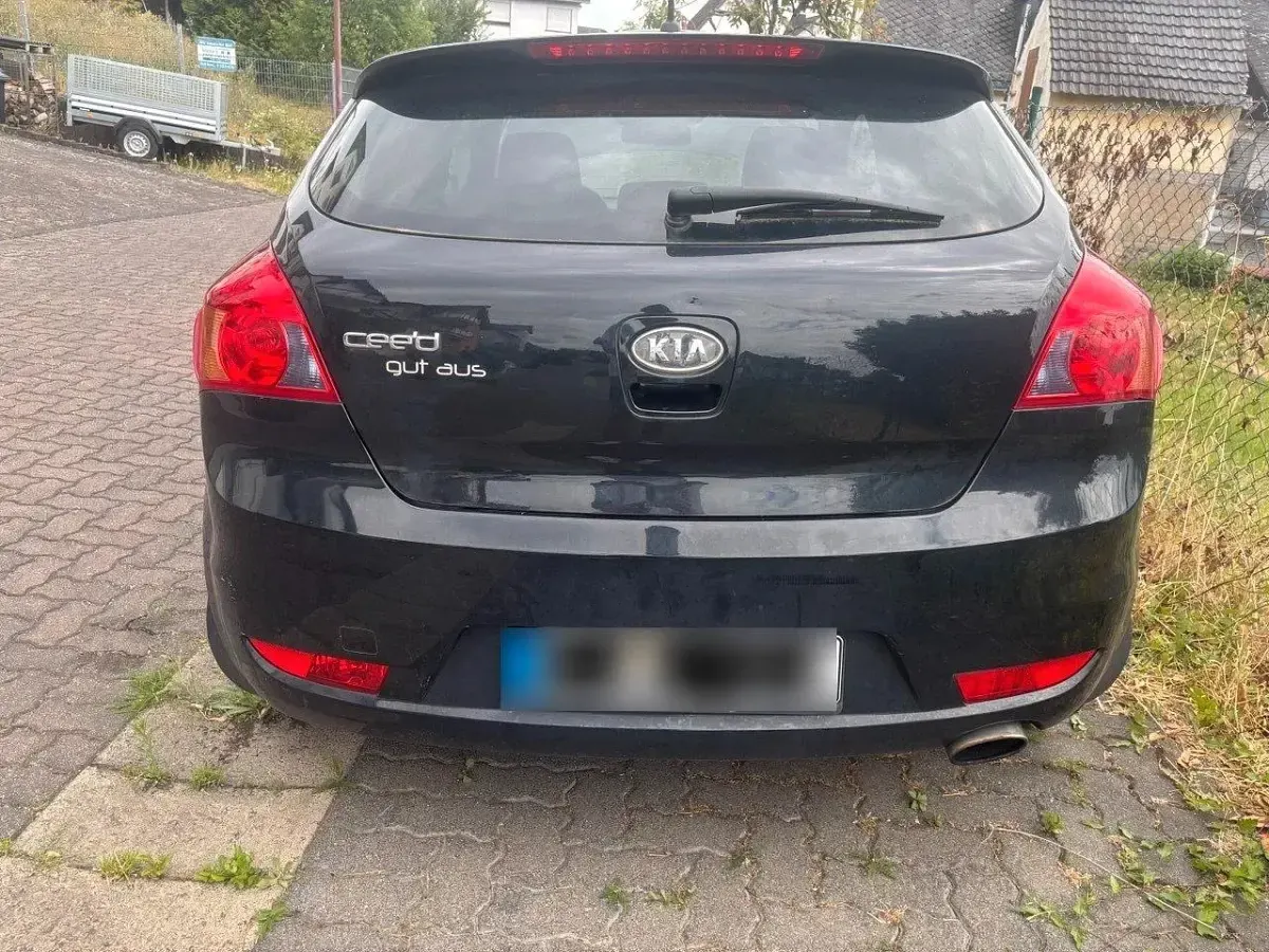 Gebraucht Kia ProCeed 90 PS (66 kW) 2010 Schwarz Kleinwagen