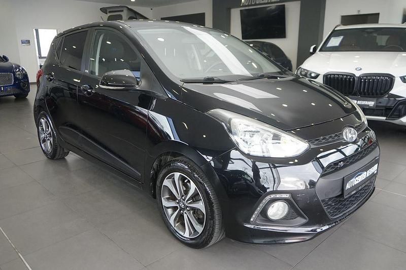 Schwarz Gebraucht 2016 Hyundai i10 Passion Kleinwagen | 8.980 € (Teuer) - Bild 1/4