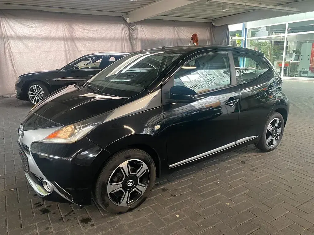 Gebraucht Toyota Aygo X-clusiv 69 PS (50 kW) 2015 Schwarz Kleinwagen