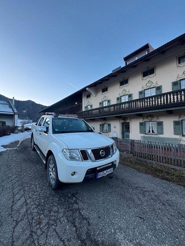 Weiß Gebraucht 2012 Nissan Navara Abholung | 10.500 € (Teuer) - Bild 1/4