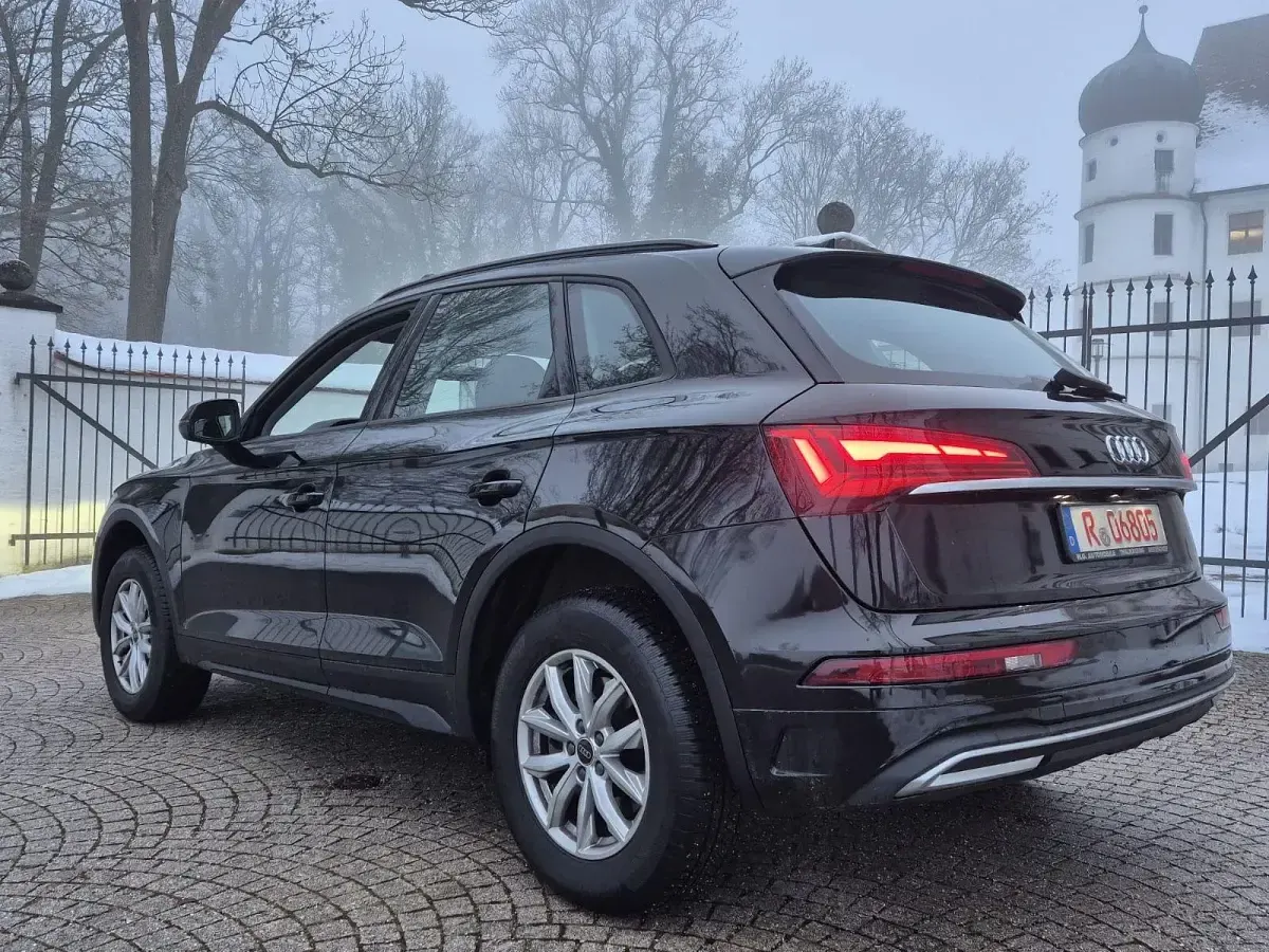 Second-hand Audi Q5 Basis 204 CP (150 kW) 2025 Negru SUV