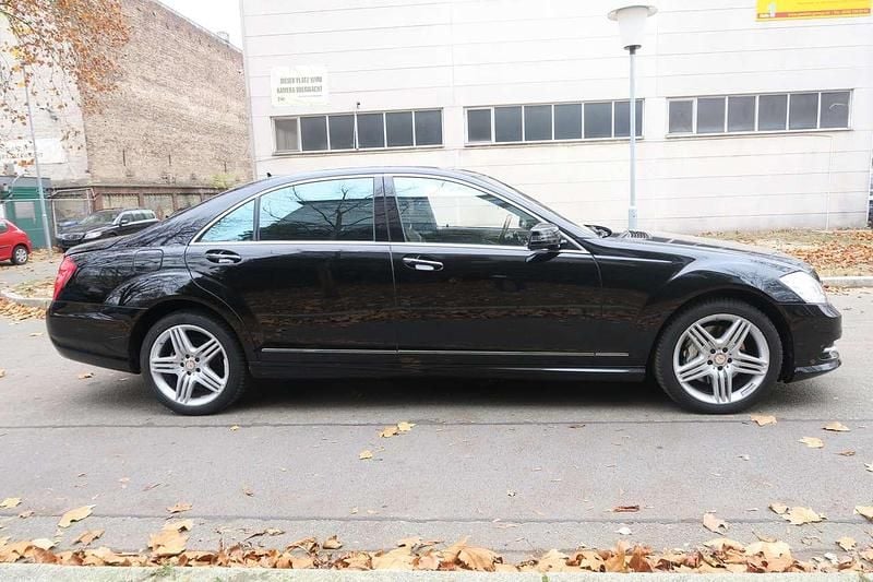 Gebraucht Mercedes S550 435 PS (319 kW) 2012 Schwarz/baltic black Limousine