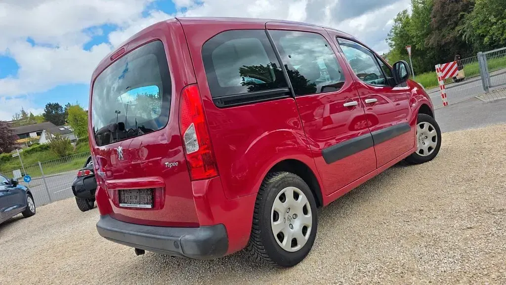 Gebraucht Peugeot Partner Family 90 PS (66 kW) 2012 Rot Van / Kleinbus