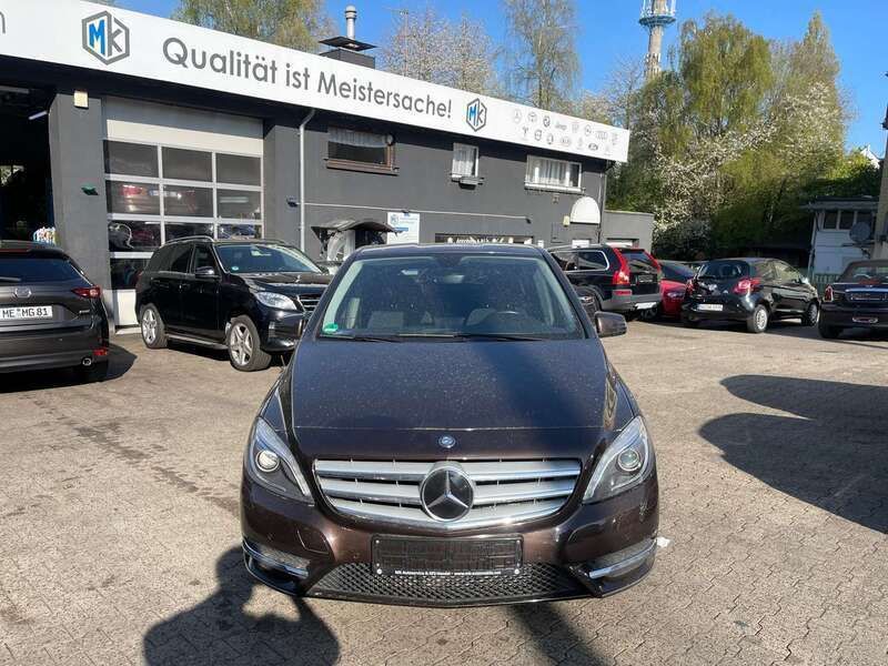 Orientbraun metalliclack Gebraucht 2014 Mercedes B200 Van / Kleinbus | 12.800 € (Superpreis) - Bild 1/4