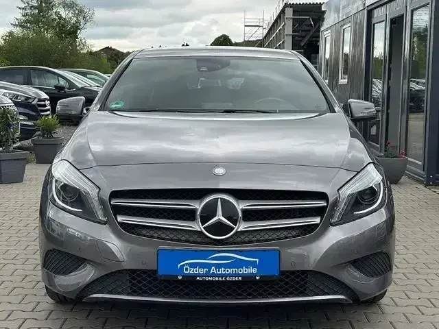 Gebraucht Mercedes A200 Urban 156 PS (114 kW) 2013 Grau Limousine