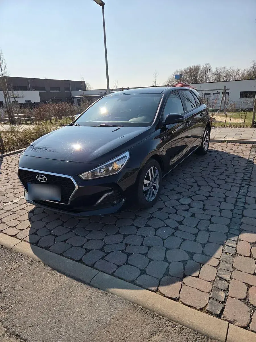 Gebraucht Hyundai i30 YES! 99 PS (72 kW) 2019 Schwarz Limousine