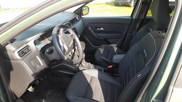 Safari grün grau safari grün grau Gebraucht 2023 Dacia Duster Journey SUV | 19.699 € (Fairer Preis) - Bild 1/4