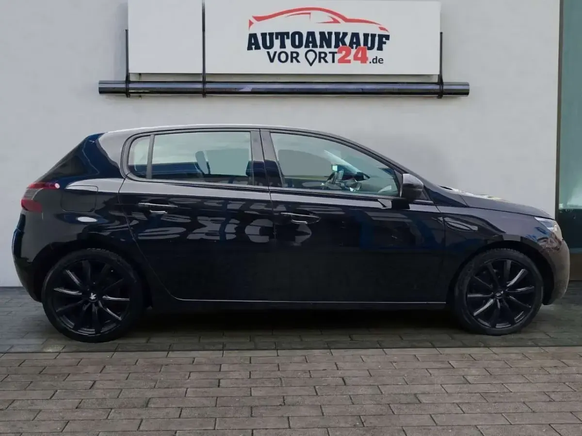 Gebraucht Peugeot 308 Active 131 PS (96 kW) 2018 Schwarz Limousine