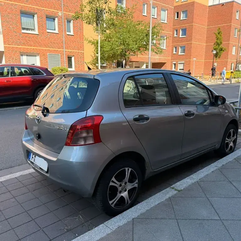 Gebraucht Toyota Yaris 69 PS (50 kW) 2008 Grau Kleinwagen