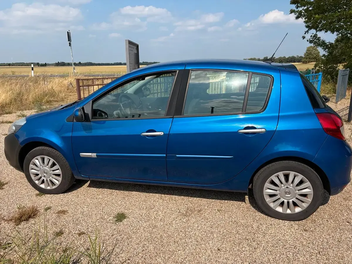 Gebraucht Renault Clio II 75 PS (55 kW) 2010 Blau Limousine