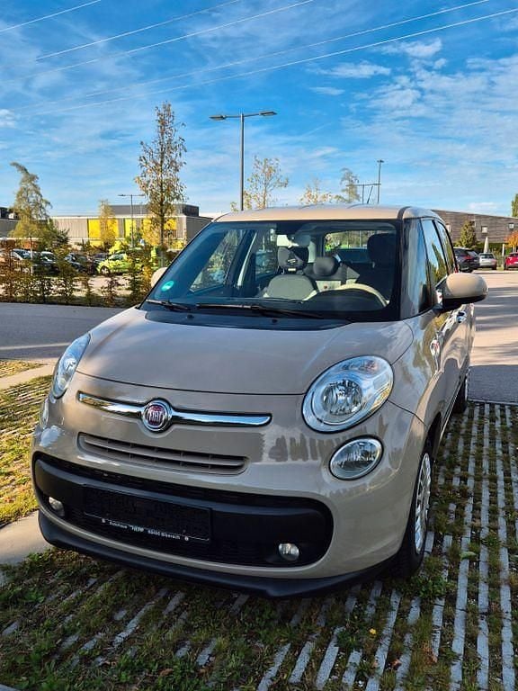 Beige Gebraucht 2013 Fiat 500L Lounge Van / Kleinbus | 4.790 € (Superpreis) - Bild 1/4
