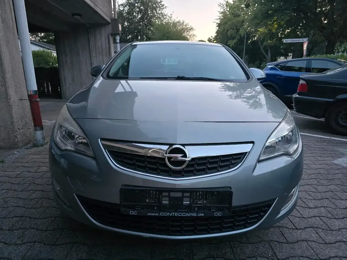 Gebraucht Opel Astra 116 PS (85 kW) 2011 Grau Limousine