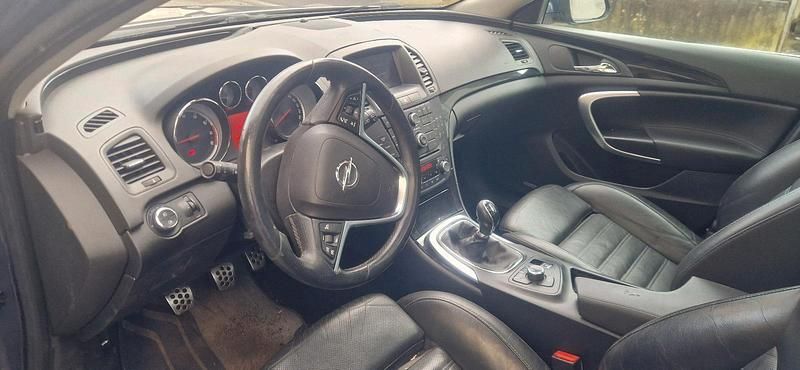 Gebraucht Opel Insignia 220 PS (161 kW) 2009 Schwarz Kombi