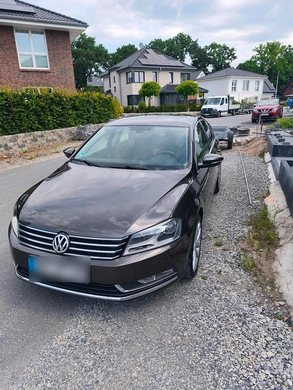 Braun Gebraucht 2013 VW Passat Limousine | 6.950 € (Guter Preis) - Bild 1/4
