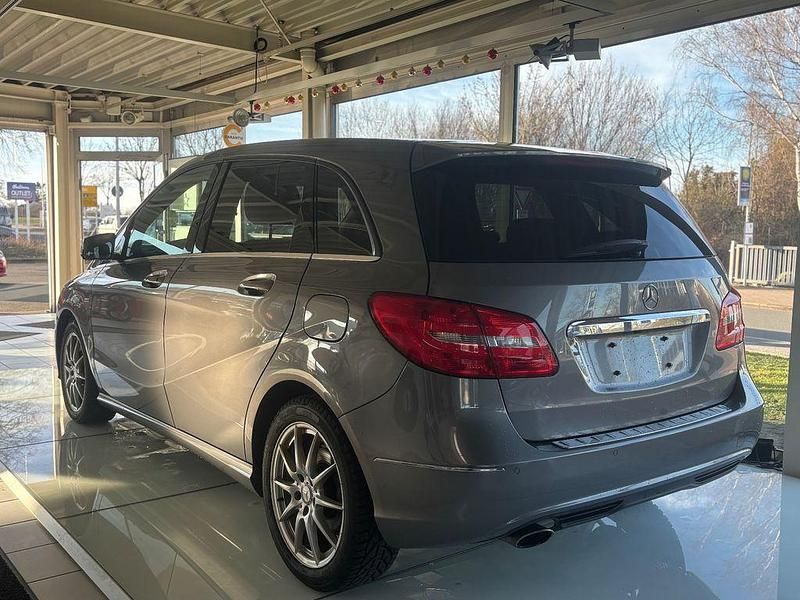 Gebraucht Mercedes B200 156 PS (114 kW) 2012 Grau Van / Kleinbus