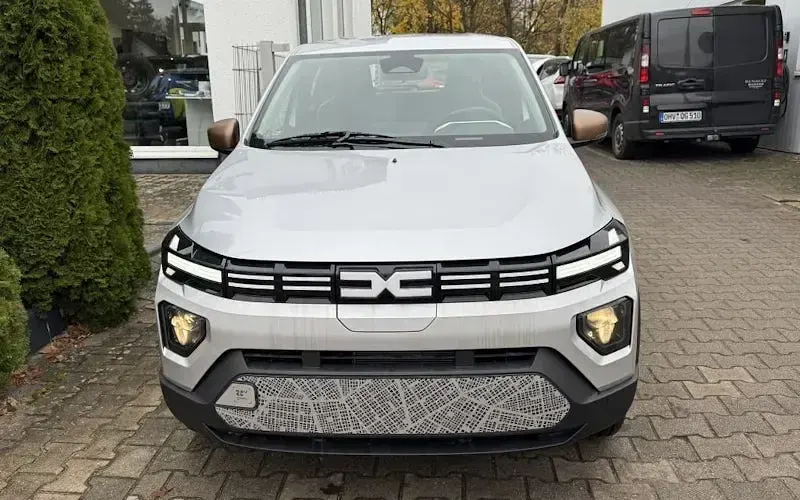 Neu Dacia Spring Extreme 75 kW (102 PS) 2025 Gris diamond silver Kleinwagen