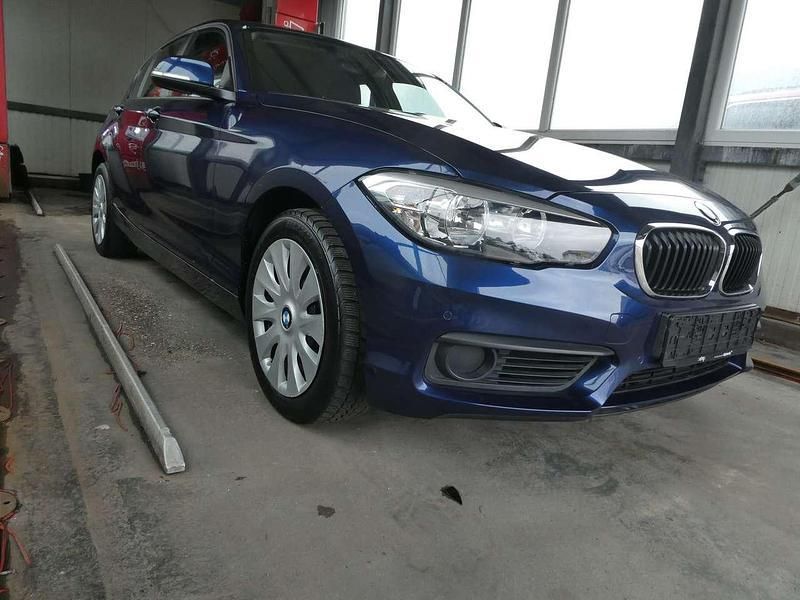 Mediterranblau metallic Gebraucht 2016 BMW 118 Kleinwagen | 14.980 € (Fairer Preis) - Bild 1/4