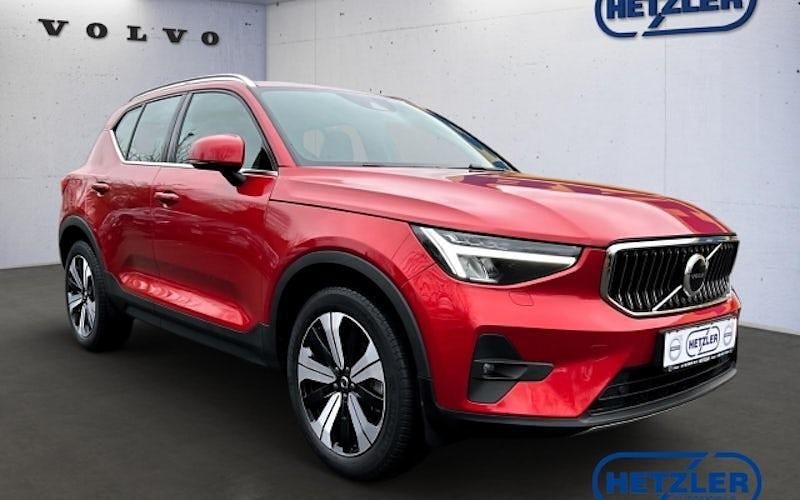 Gebraucht Volvo XC40 Core 261 PS (191 kW) 2022 Fusion red / metallic SUV