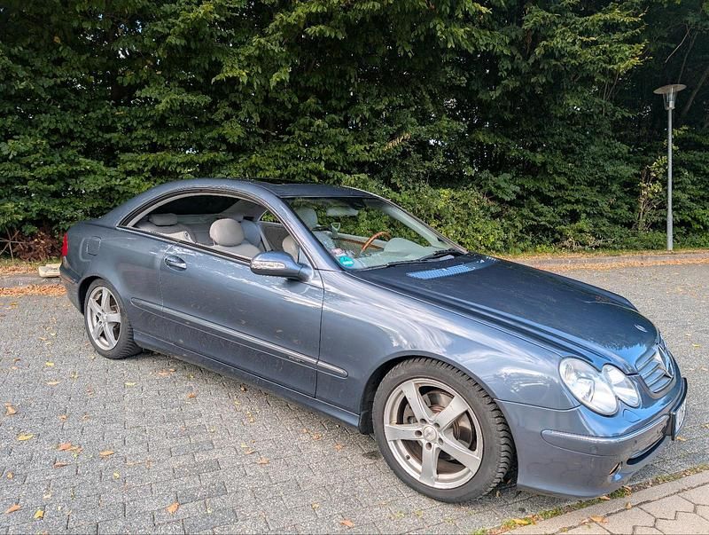 Blau Gebraucht 2003 Mercedes CLK320 Coupé | 4.200 € (Fairer Preis) - Bild 1/4