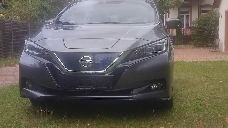 Grau Gebraucht 2019 Nissan Leaf Tekna Kleinwagen | 16.500 € (Fairer Preis) - Bild 1/4