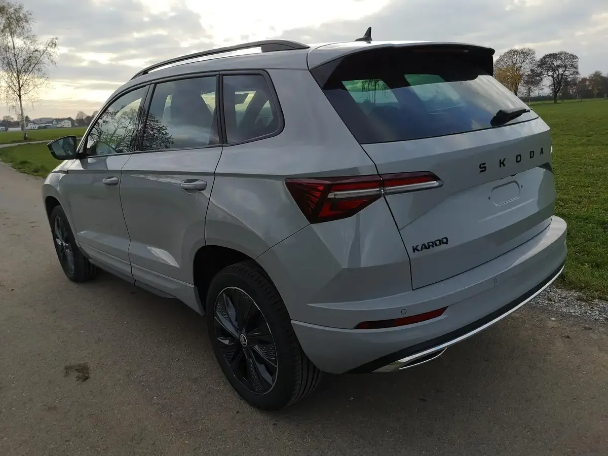 Neu Skoda Karoq SportLine 190 PS (139 kW) 2026 Graphitgrau metallic SUV
