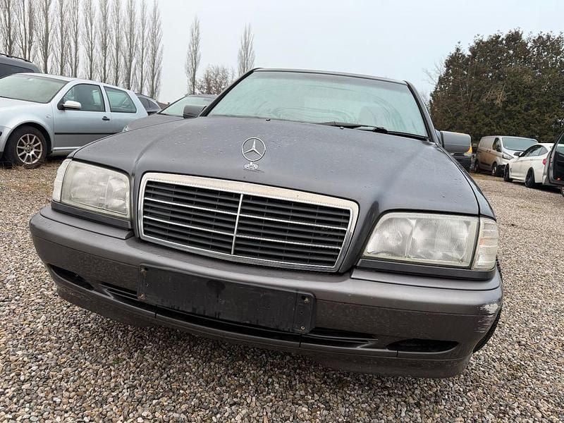 Grau Gebraucht 2001 Mercedes C180 Classic Limousine | 2.999 € (Fairer Preis) - Bild 1/4