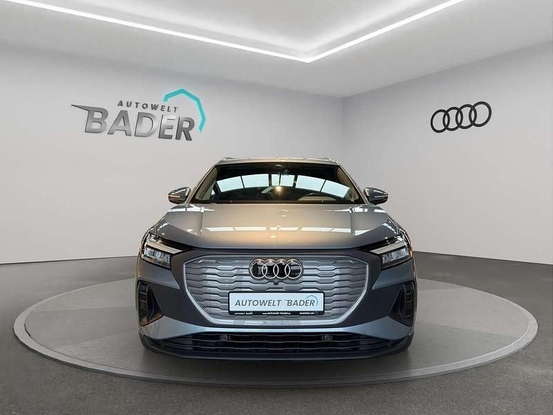 Gebraucht Audi e-tron Basis 150 kW (204 PS) 2022 Geysirblau metallic SUV