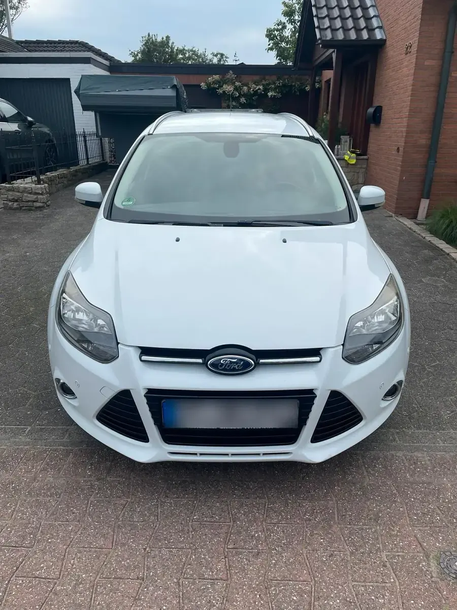 Gebraucht Ford Focus 140 PS (102 kW) 2013 Weiß Kombi