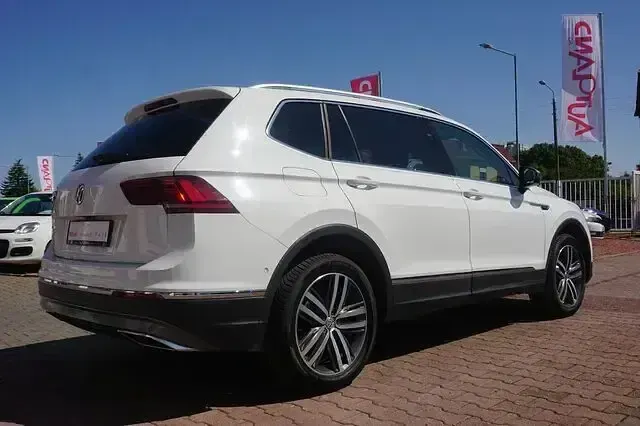 Gebraucht VW Tiguan Allspace Highline 239 PS (175 kW) 2020 Pure white SUV