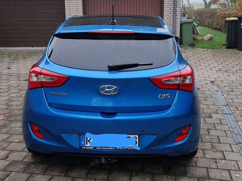 Gebraucht Hyundai i30 Passion 110 PS (80 kW) 2017 Blau Limousine