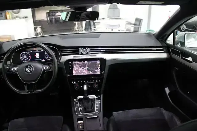 Gebraucht VW Passat Highline 150 PS (110 kW) 2018 Silber Kombi